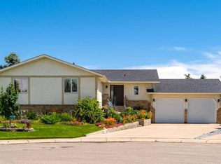 906 W 11th St SE, High River, AB T1V 1L2