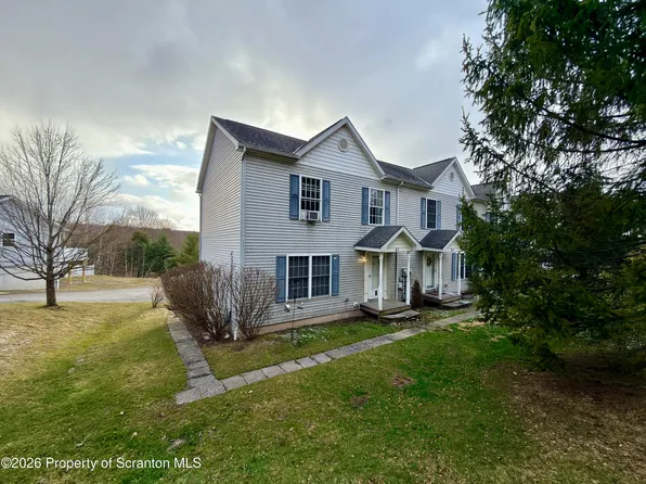 41 S Waterford Dr, Dalton, PA 18414