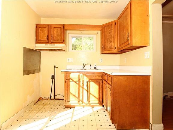 4th image of 1575 Sugar Creek Dr