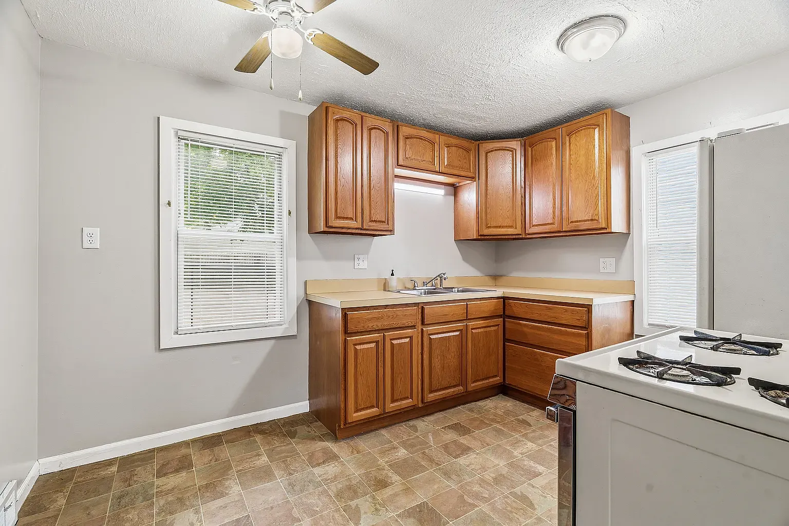 2 bed, 900 sqft, $1,100 — Photo 3