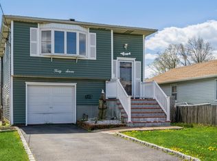47 E Lido Promenade, Lindenhurst, NY 11757