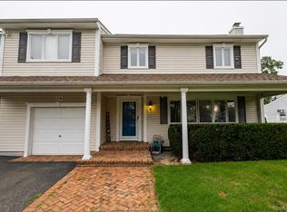 29 Sandy Hollow Dr, Smithtown, NY 11787