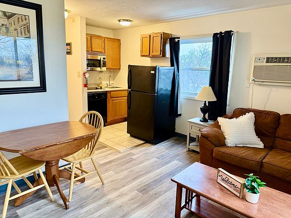 2nd image of 383 College St #3A