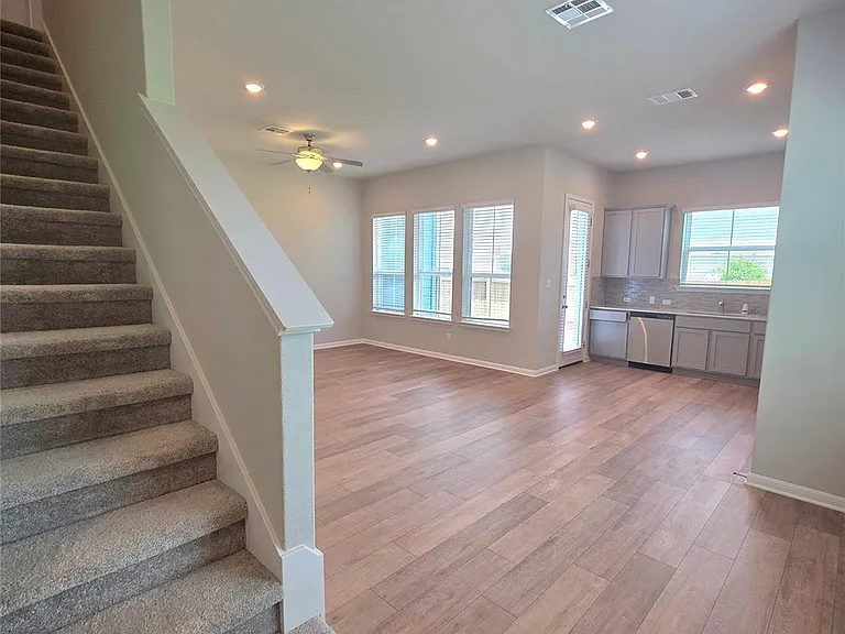 1020 Vista View Dr #302 — Photo 2