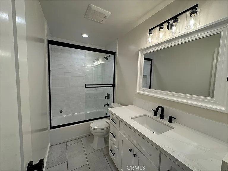 15236 Kingsbury St — Photo 11