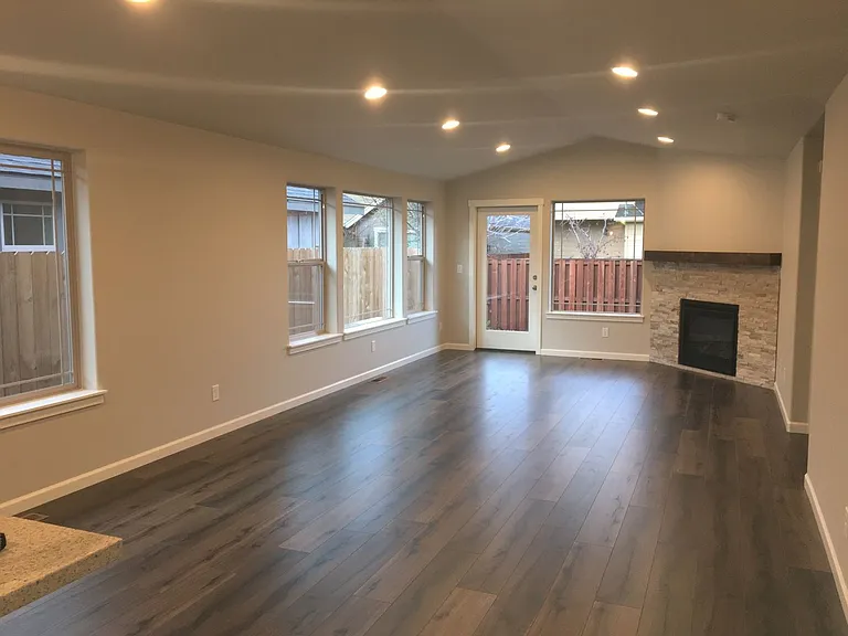 2935 NW Cedar Ave — Photo 5