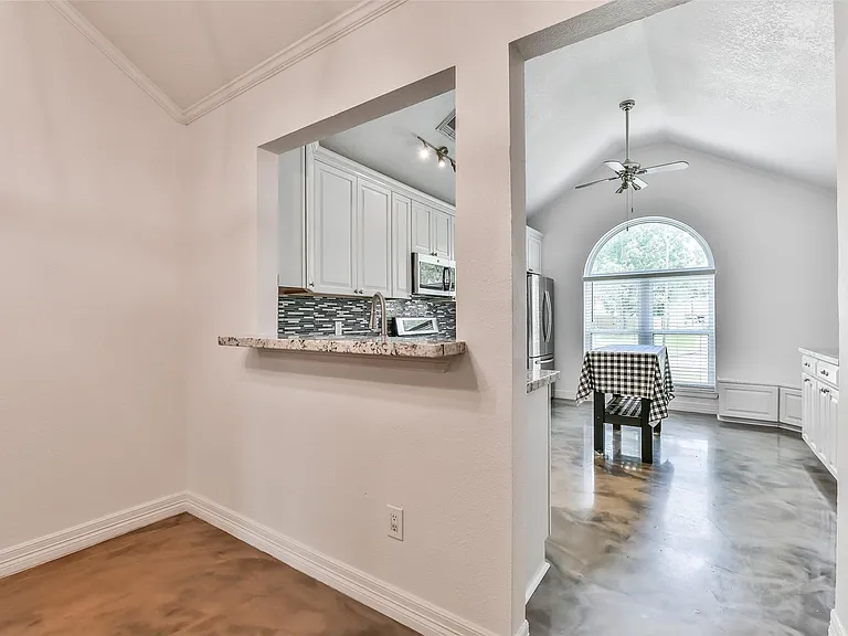 515 Valley Dr — Photo 8