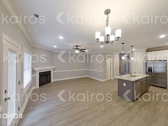 4th image of 3701 Oak Leaf Way Unit B