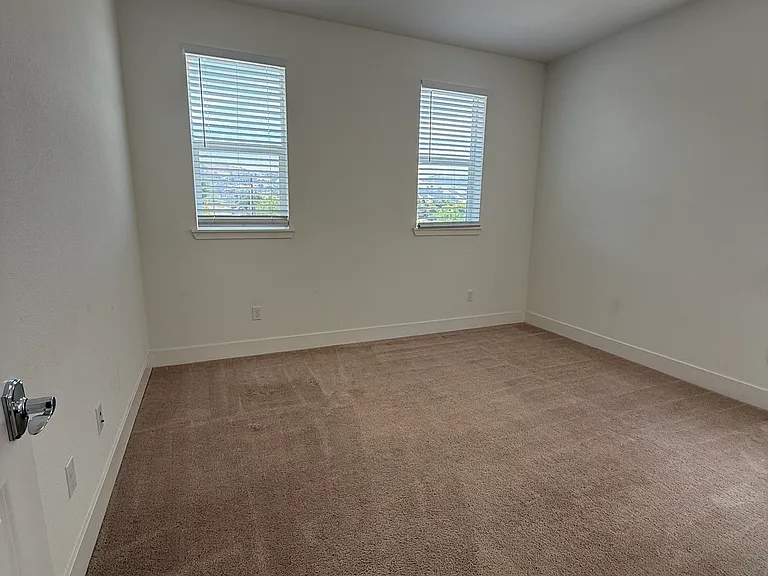 16763 Murphy Ave — Photo 11