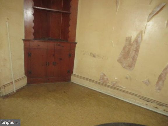 4th image of 5546 Lansdowne Ave