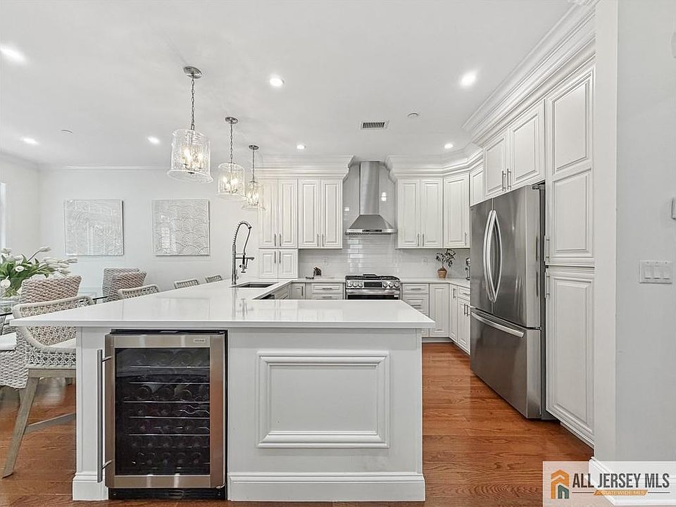 1st image of 6 Cottrell Ct