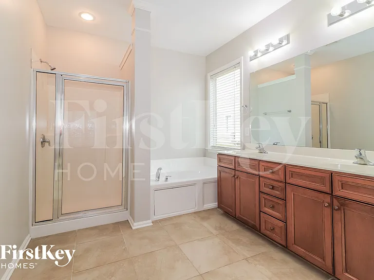 677 Longwood Pl — Photo 15