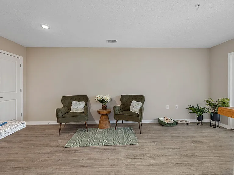 The Summit Apartments — Photo 15