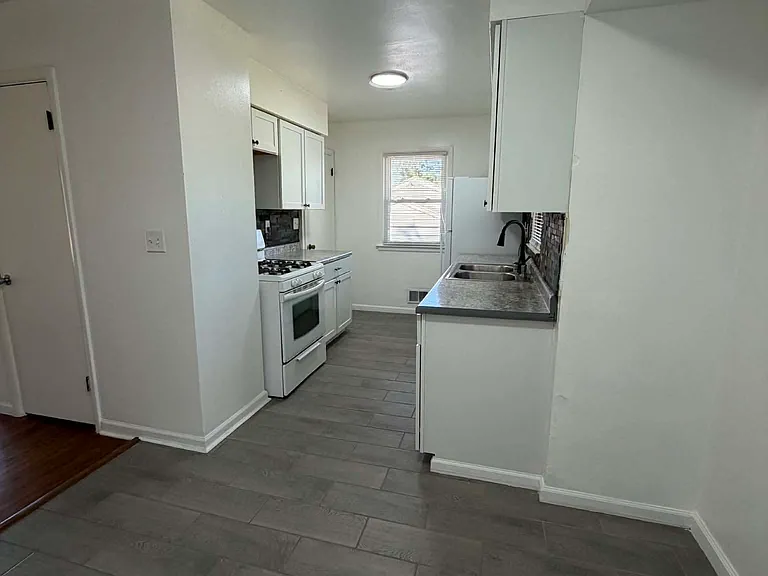 3412 Harney Ct — Photo 2