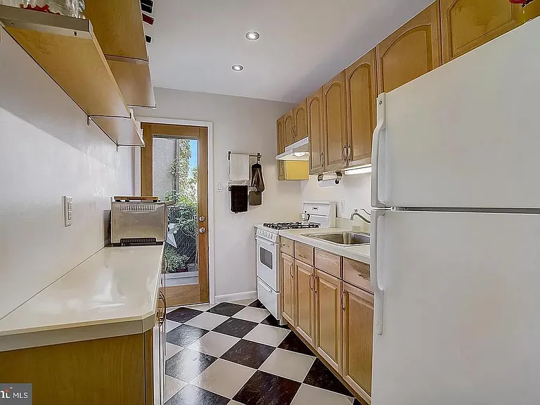 2735 Reno St — Photo 13