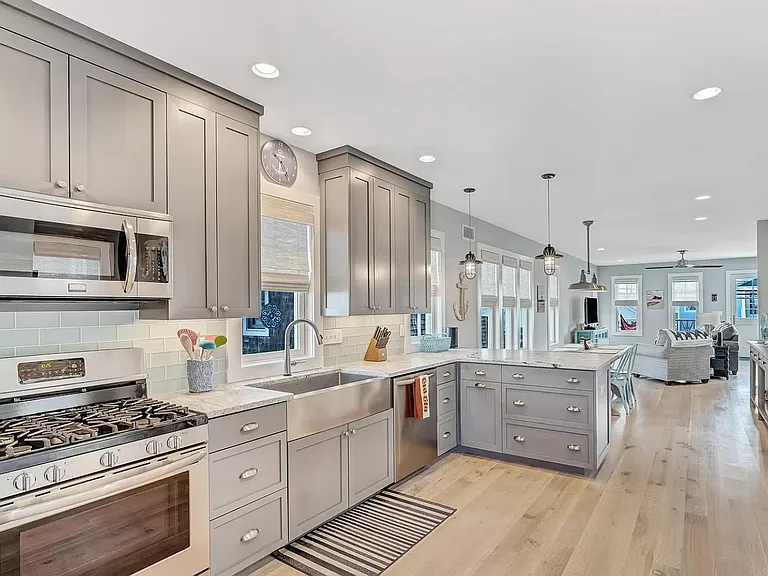 217 3rd Ave — Photo 32