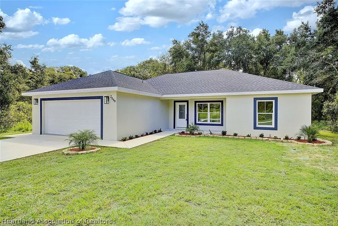 3 bed, 2.0 bath, 1700 sqft, $1,900 — Photo 1