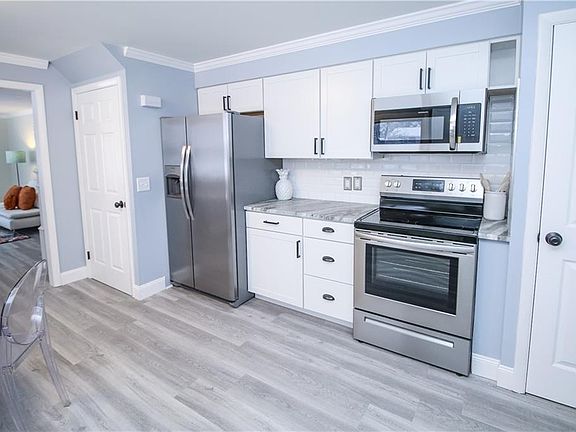 5th image of 35 Edward Ln