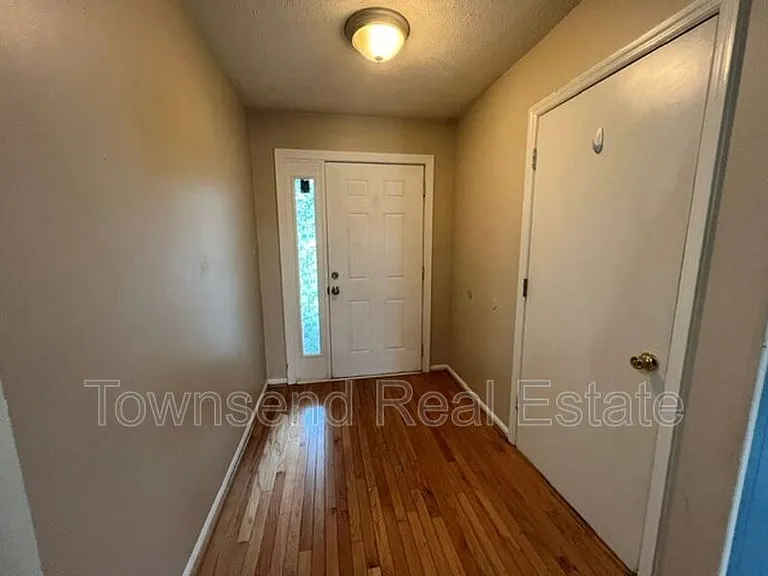 5214 Rockingham Rd — Photo 2