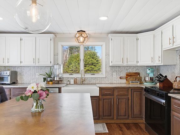 5th image of 42 Rockland Road