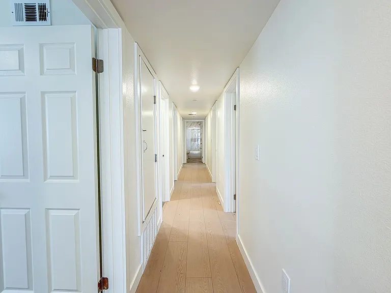 2026 Luxury 4 & 6 Bedroom Units — Photo 21