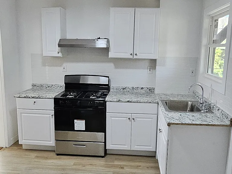 Kitchen (new appliances and furniture)