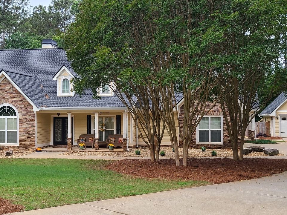 1st image of 304 Pembroke Ct
