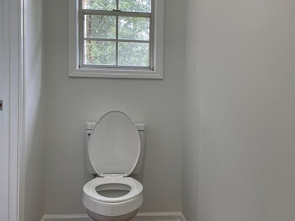5th image of 140 Oliver Way