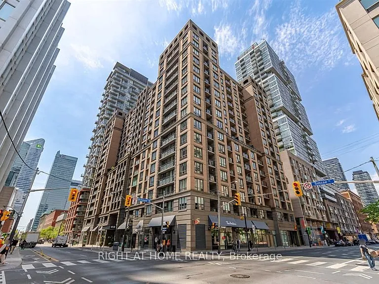 140 Simcoe St #1221 — Photo 1