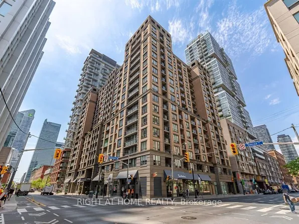 140 Simcoe St, Toronto, ON
