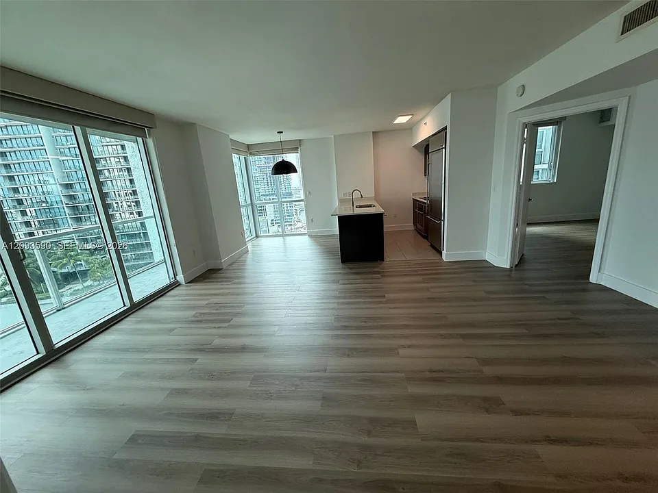 55 SE 6th St #1902