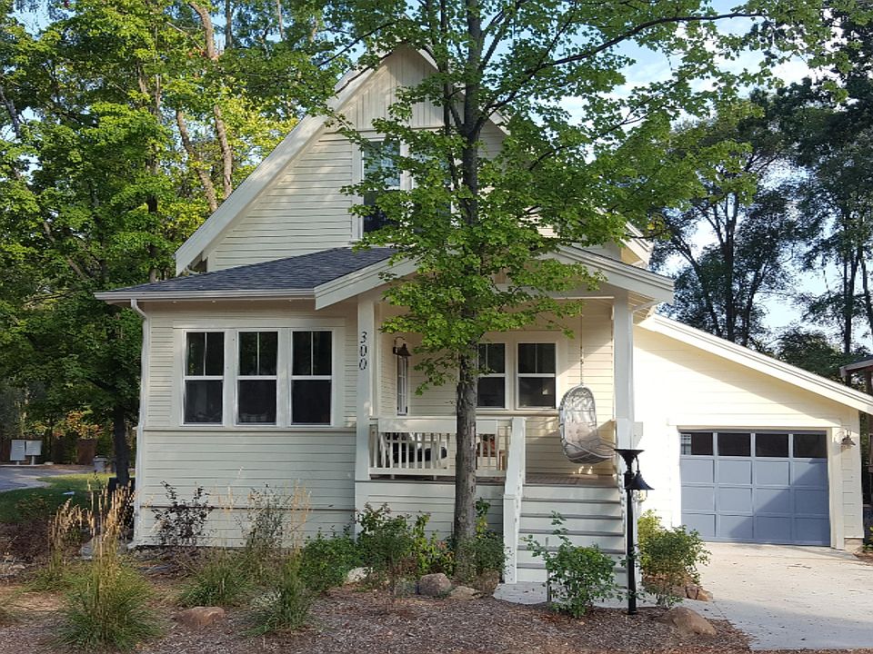 1st image of 300 E Redmond Ln