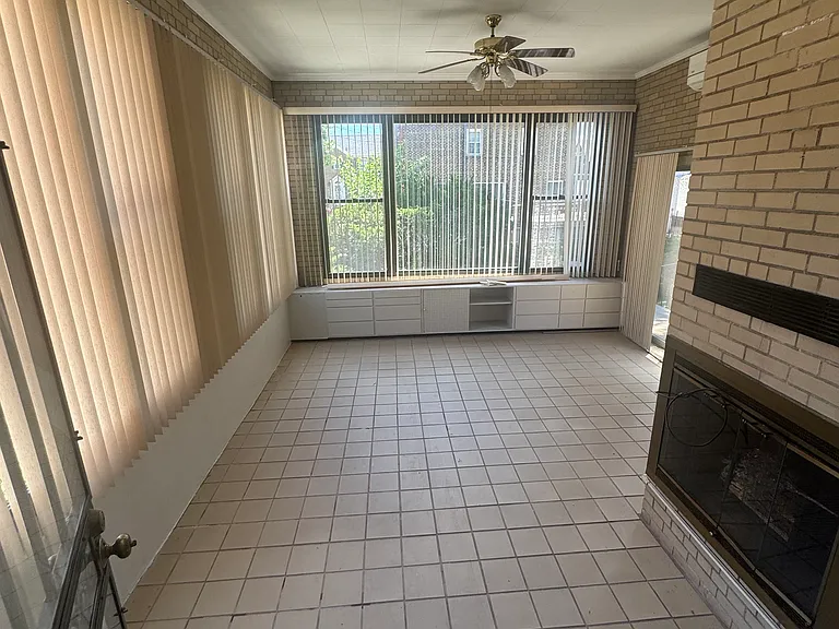 1240 Neill Ave — Photo 2