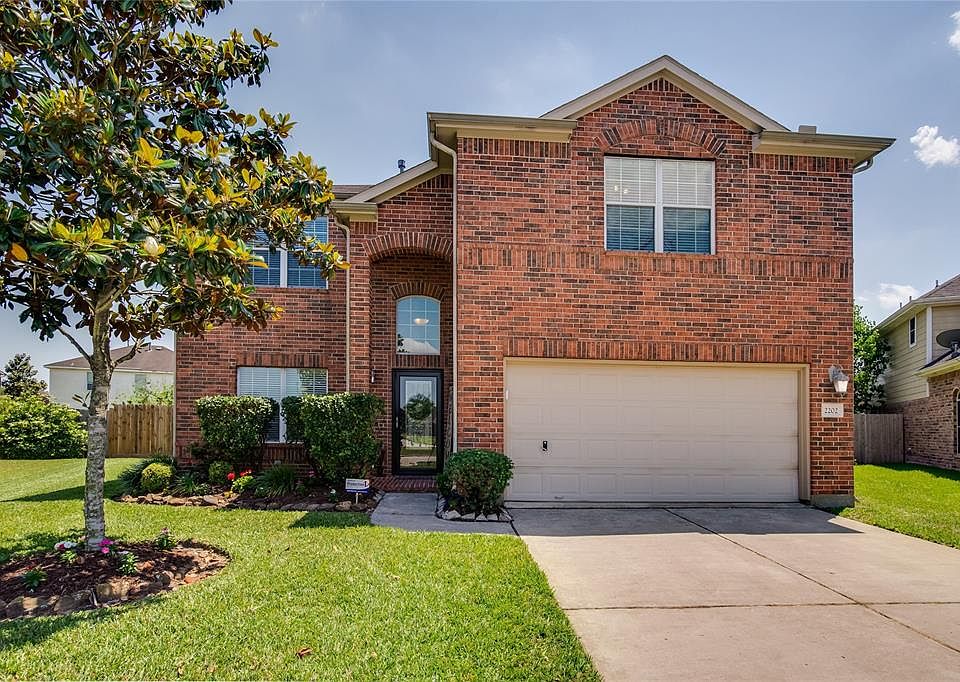 1st image of 2202 Piney Wood Dr
