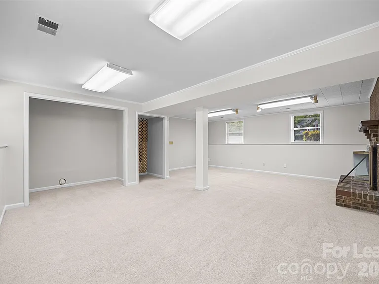 10715 Derry Dr — Photo 18