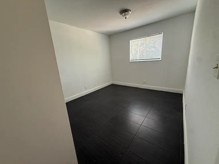 37 SW 14th St #17 — Photo 5