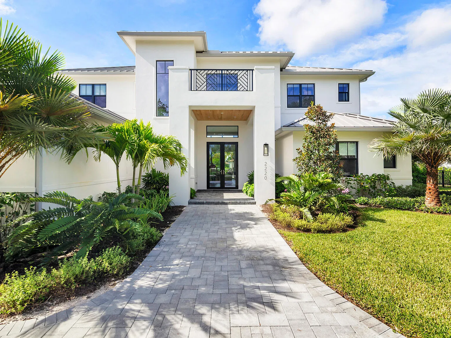 6 bed, 6.5 bath, 5500 sqft, $45,000 — Photo 1