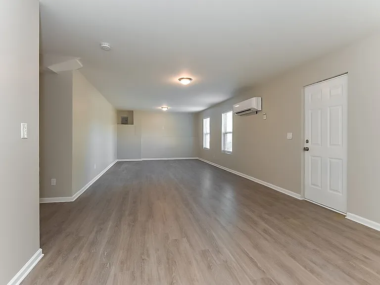 311 Caledonian Cir — Photo 5