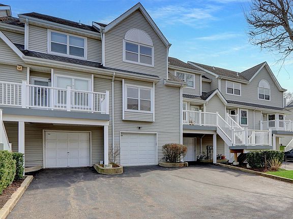 2nd image of 95 Leeward Ln
