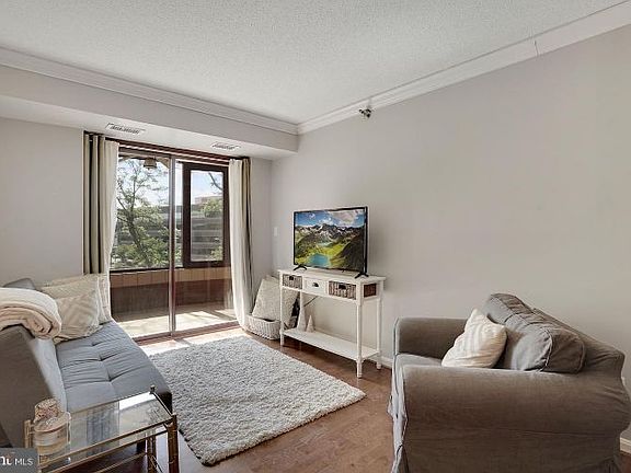 3rd image of 2400 Clarendon Blvd APT 403