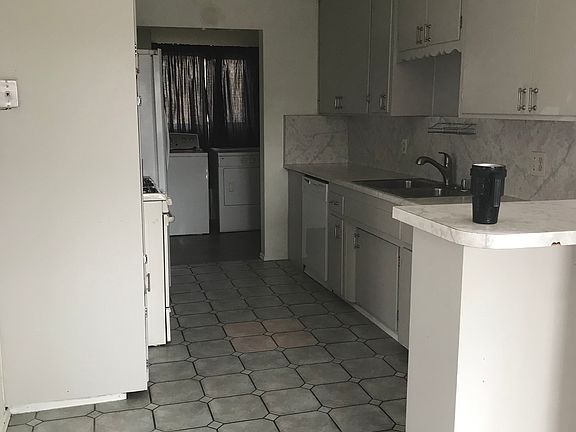 5th image of 2129 Oriole St