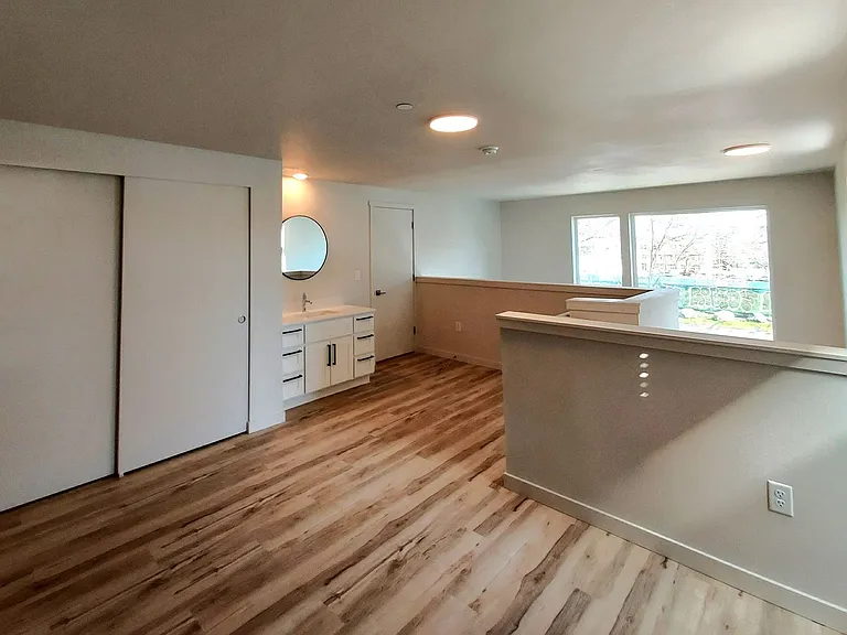 810 Yakima — Photo 9