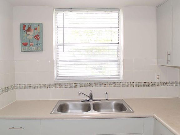 5th image of 1370 NE 119th St APT 17