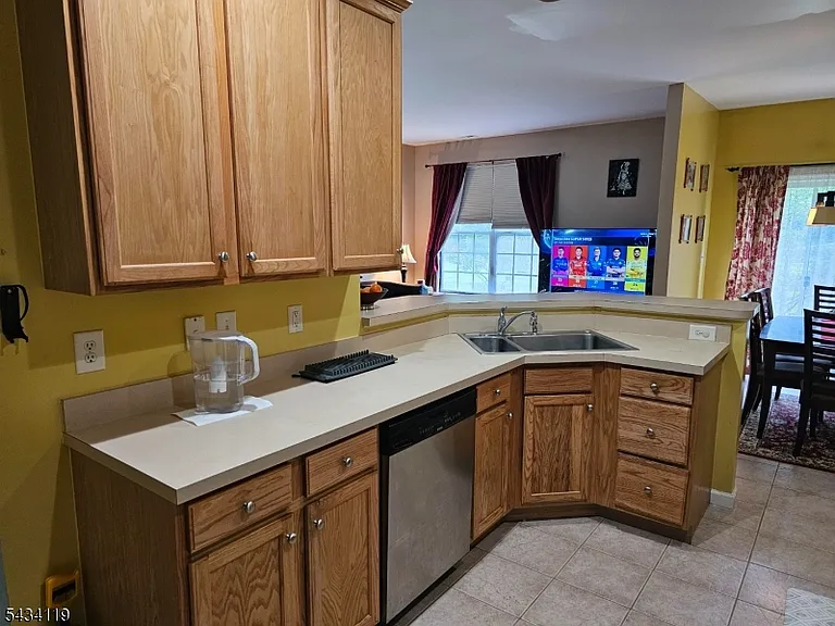 60 Jackson Ave — Photo 7