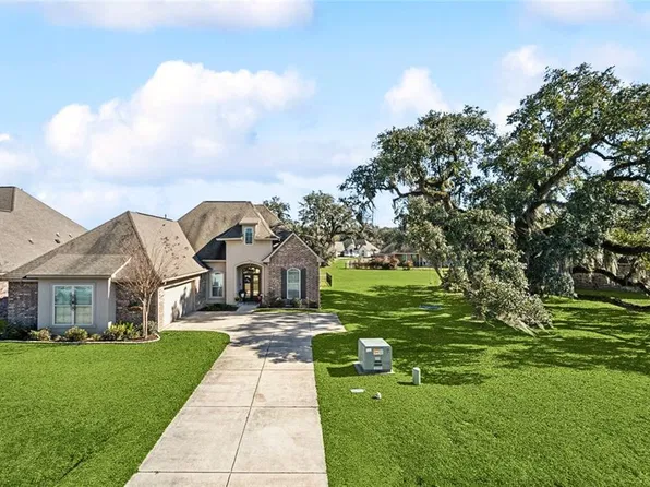 329 Old Place Ln, Madisonville, LA 70447