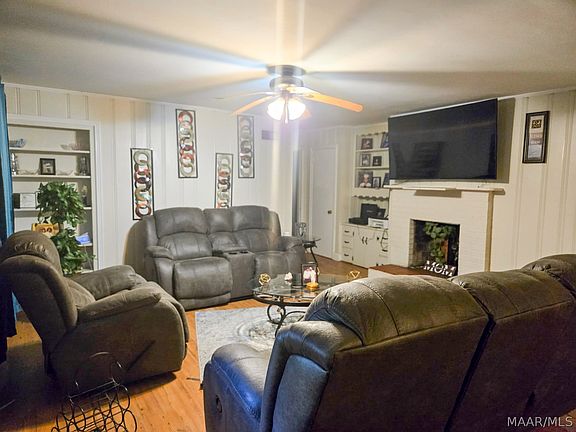 4th image of 2013 Elkdale St