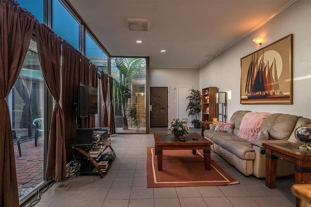 2106 Avenue L, Galveston, TX 77550 MLS 7991696 Zillow