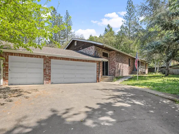 301 Red Spur Dr, Grants Pass, OR 97527