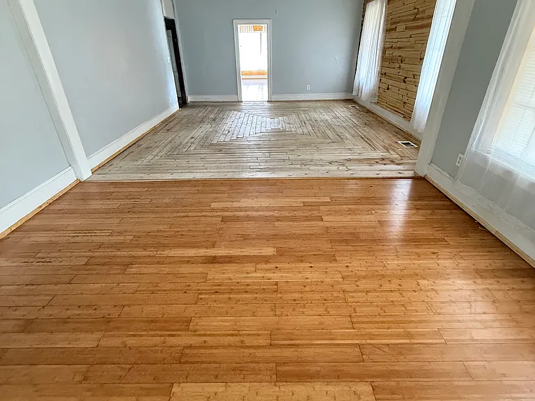 375 W Bay Ave — Photo 9