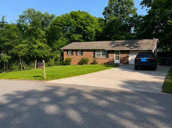 1312 April Dr, Knoxville, TN 37919
